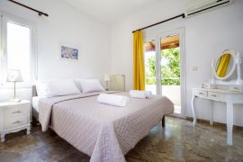 Golden Sea Villa, Stavros, upper floor bedroom 4a