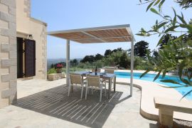 Casa Rustica, Maleme, pergola in the courtyard 1