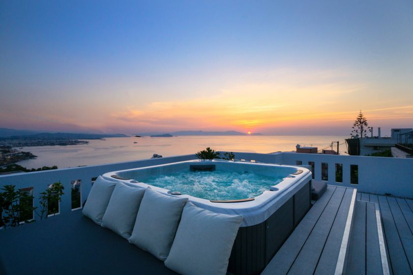 Rooftop Jacuzzi Apartment, Chania, jacuzzi sunset 1